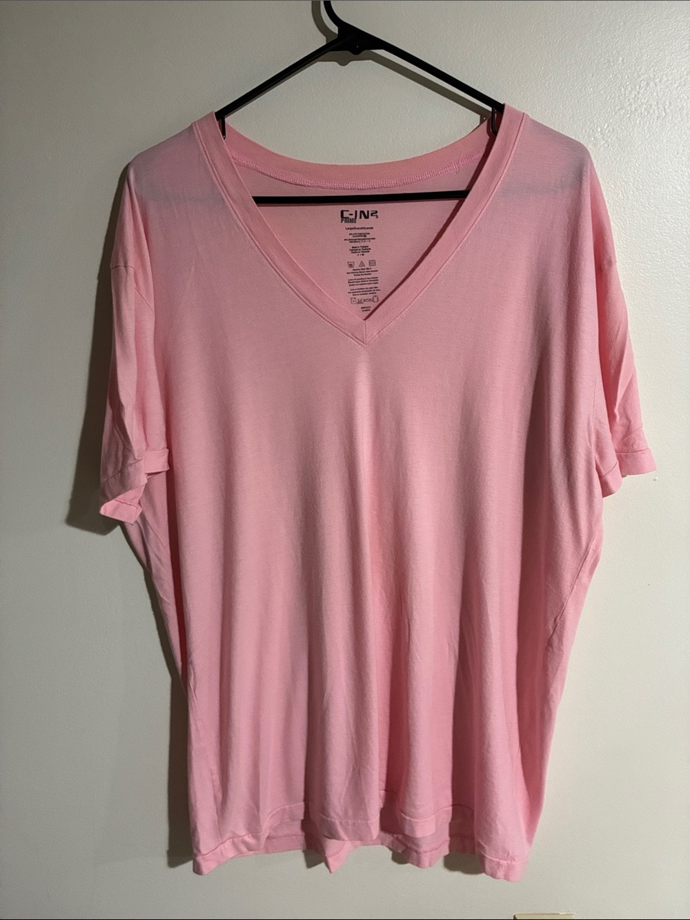 C-IN2 PRIME men’s short-sleeve V-neck T-shirt in a soft light pink color